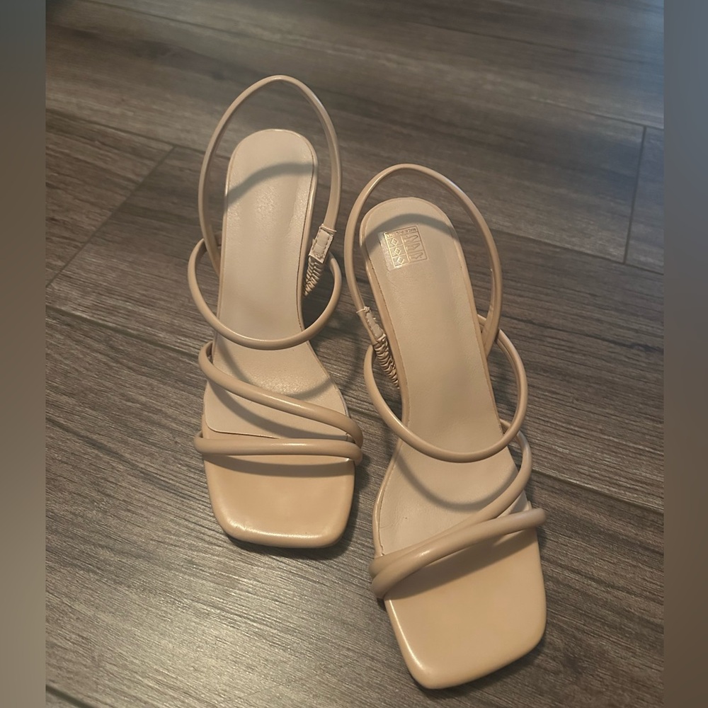 Size 6.5 cute strappy heels in nude